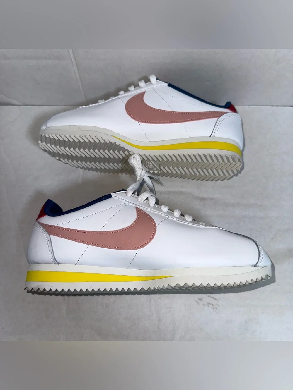 Nike Cortez Classic Shoes Womens Size 6 White Mauve Leather Sneaker 807471-114